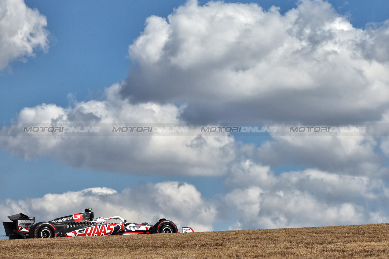 GP USA, Oliver Bearman (GBR) Haas VF-25.

17.10.2025. Formula 1 World Championship, Rd 19, United States Grand Prix, Austin, Texas, USA, Sprint Qualifiche Day

- www.xpbimages.com, EMail: requests@xpbimages.com © Copyright: Bearne / XPB Images