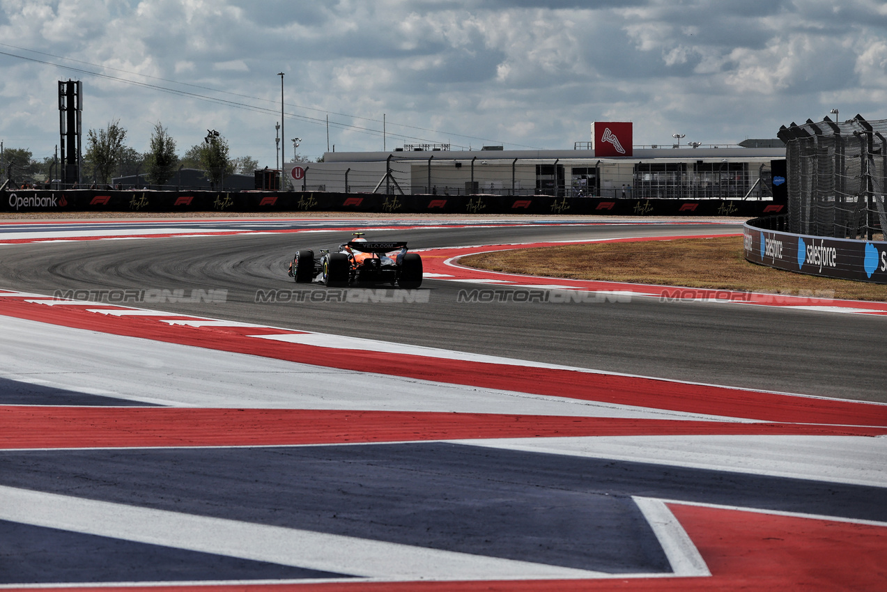 GP USA, Lando Norris (GBR) McLaren MCL39.

17.10.2025. Formula 1 World Championship, Rd 19, United States Grand Prix, Austin, Texas, USA, Sprint Qualifiche Day

 - www.xpbimages.com, EMail: requests@xpbimages.com © Copyright: Rew / XPB Images