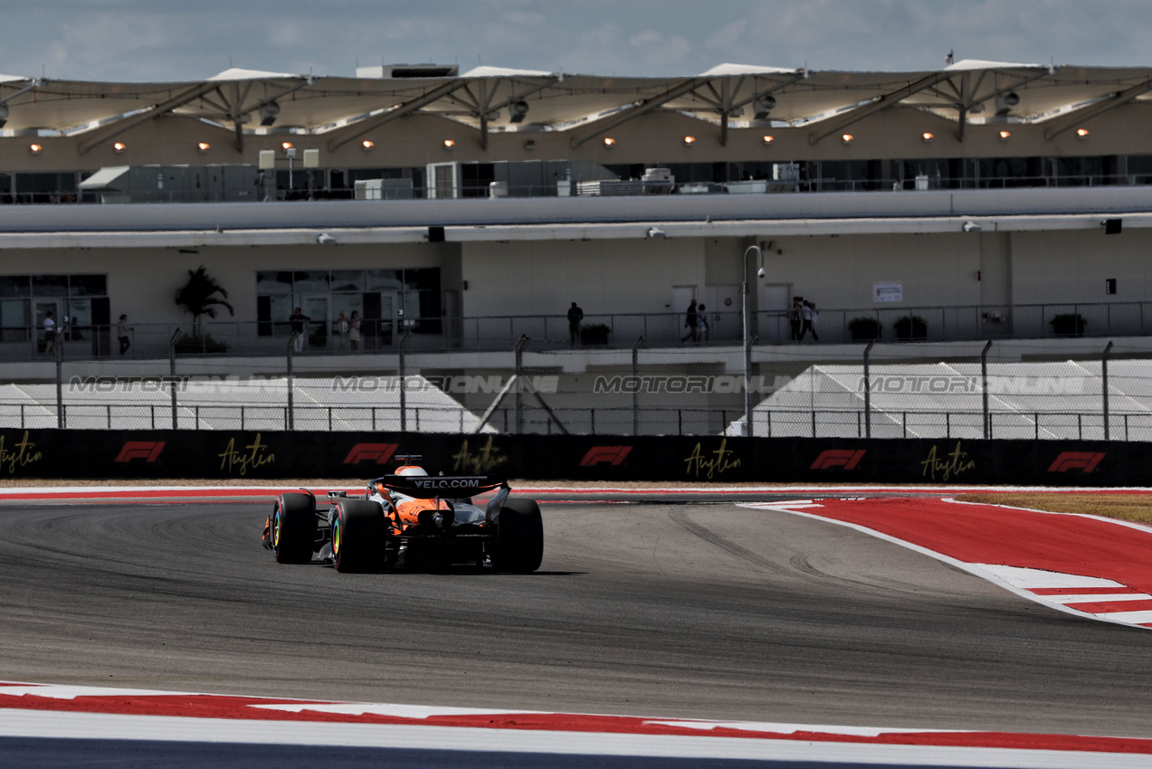 GP USA, Oscar Piastri (AUS) McLaren MCL39.
17.10.2025. Formula 1 World Championship, Rd 19, United States Grand Prix, Austin, Texas, USA, Sprint Qualifiche Day
- www.xpbimages.com, EMail: requests@xpbimages.com © Copyright: Rew / XPB Images