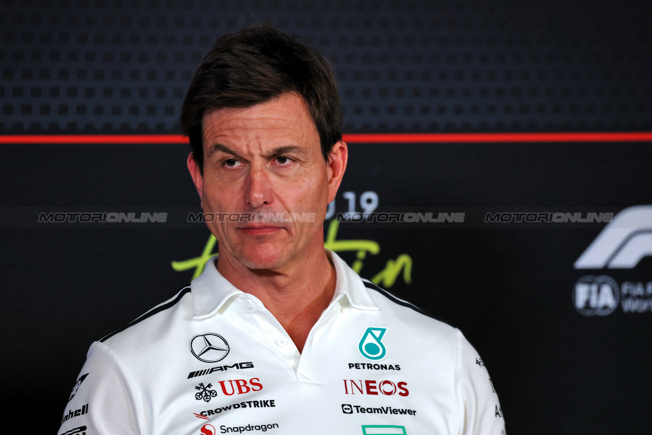 GP USA, Toto Wolff (GER) Mercedes AMG F1 Shareholder e Executive Director in the FIA Press Conference.
17.10.2025. Formula 1 World Championship, Rd 19, United States Grand Prix, Austin, Texas, USA, Sprint Qualifiche Day
- www.xpbimages.com, EMail: requests@xpbimages.com © Copyright: Moy / XPB Images
