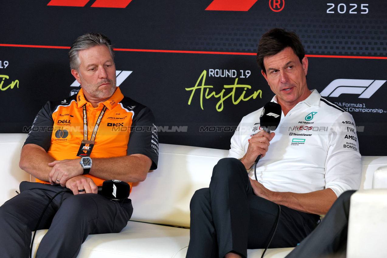 GP USA, (L to R): Zak Brown (USA) McLaren Executive Director e Toto Wolff (GER) Mercedes AMG F1 Shareholder e Executive Director in the FIA Press Conference.

17.10.2025. Formula 1 World Championship, Rd 19, United States Grand Prix, Austin, Texas, USA, Sprint Qualifiche Day

- www.xpbimages.com, EMail: requests@xpbimages.com © Copyright: Moy / XPB Images