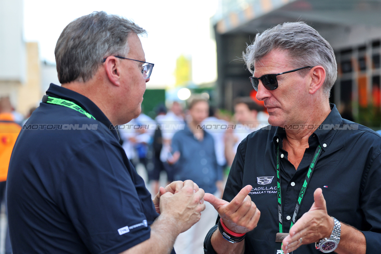 GP USA, (L to R): Jim Campbell (USA) General Motors Performance e Motorsports Commercial Operations Vice President with Graeme Lowdon (GBR) Cadillac Formula 1 Team, Team Principal.
17.10.2025. Formula 1 World Championship, Rd 19, United States Grand Prix, Austin, Texas, USA, Sprint Qualifiche Day
- www.xpbimages.com, EMail: requests@xpbimages.com © Copyright: Batchelor / XPB Images