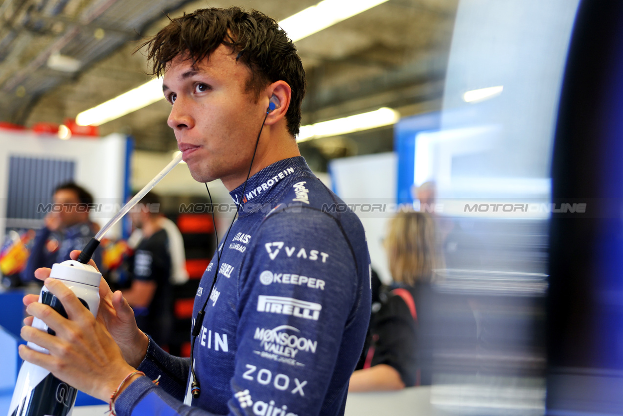 GP USA, Alexander Albon (THA) Atlassian Williams Racing.
17.10.2025. Formula 1 World Championship, Rd 19, United States Grand Prix, Austin, Texas, USA, Sprint Qualifiche Day
- www.xpbimages.com, EMail: requests@xpbimages.com © Copyright: Bearne / XPB Images