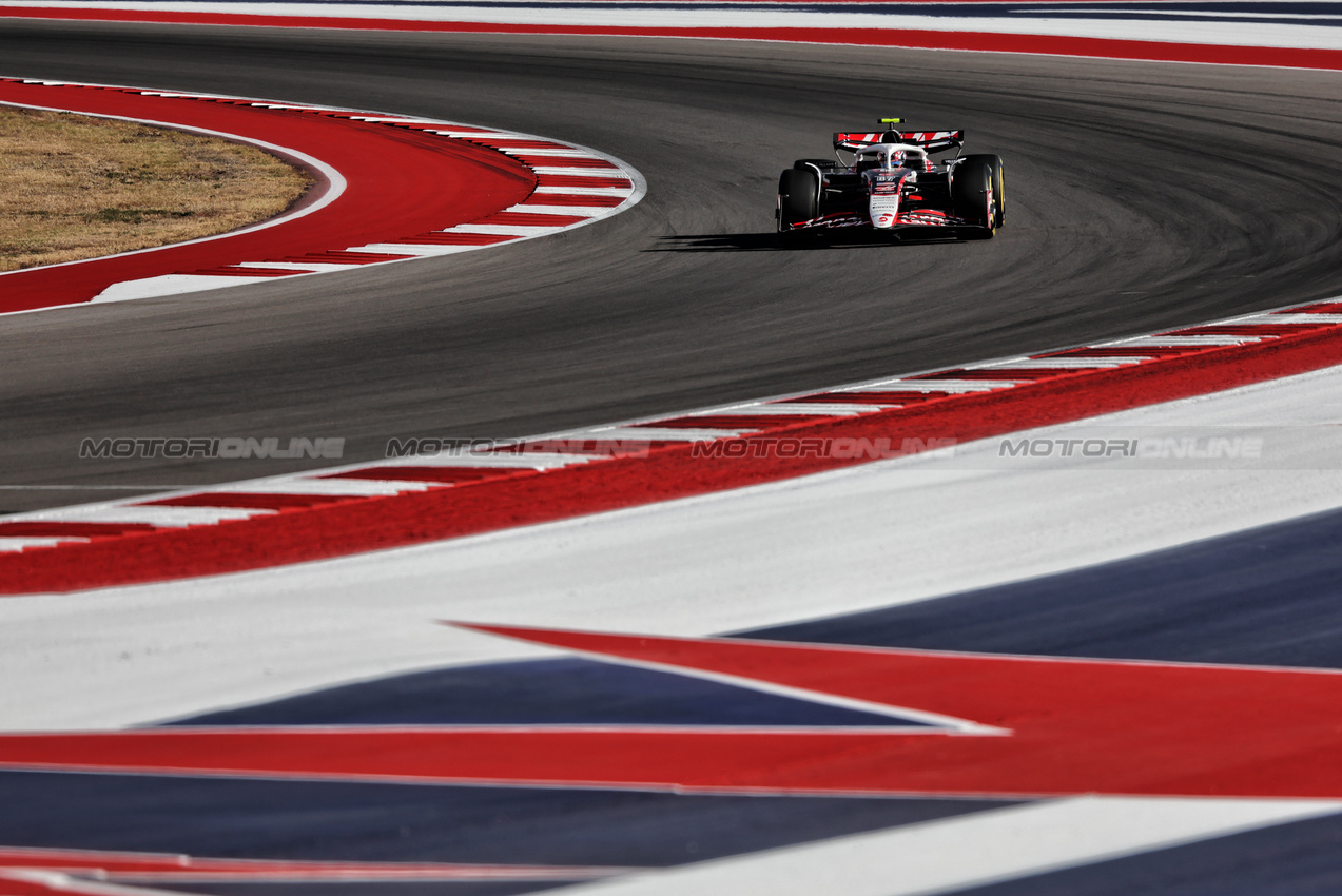 GP USA, Oliver Bearman (GBR) Haas VF-25.
17.10.2025. Formula 1 World Championship, Rd 19, United States Grand Prix, Austin, Texas, USA, Sprint Qualifiche Day
- www.xpbimages.com, EMail: requests@xpbimages.com © Copyright: Rew / XPB Images