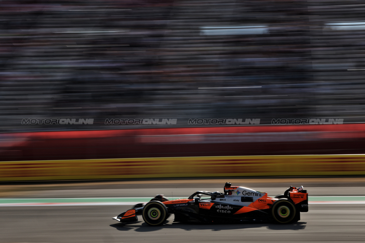 GP USA, Oscar Piastri (AUS) McLaren MCL39.
17.10.2025. Formula 1 World Championship, Rd 19, United States Grand Prix, Austin, Texas, USA, Sprint Qualifiche Day
- www.xpbimages.com, EMail: requests@xpbimages.com © Copyright: Charniaux / XPB Images