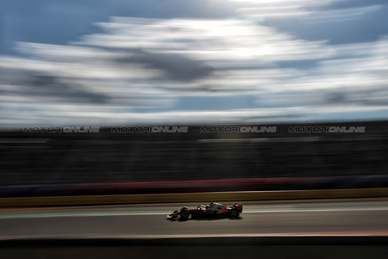 GP USA, Oscar Piastri (AUS) McLaren MCL39.
17.10.2025. Formula 1 World Championship, Rd 19, United States Grand Prix, Austin, Texas, USA, Sprint Qualifiche Day
- www.xpbimages.com, EMail: requests@xpbimages.com © Copyright: Charniaux / XPB Images