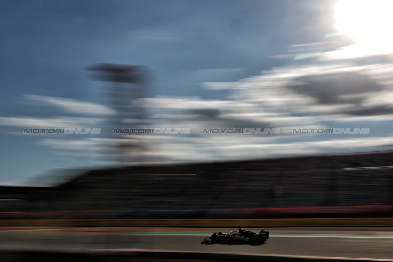 GP USA, Esteban Ocon (FRA) Haas VF-25.
17.10.2025. Formula 1 World Championship, Rd 19, United States Grand Prix, Austin, Texas, USA, Sprint Qualifiche Day
- www.xpbimages.com, EMail: requests@xpbimages.com © Copyright: Charniaux / XPB Images