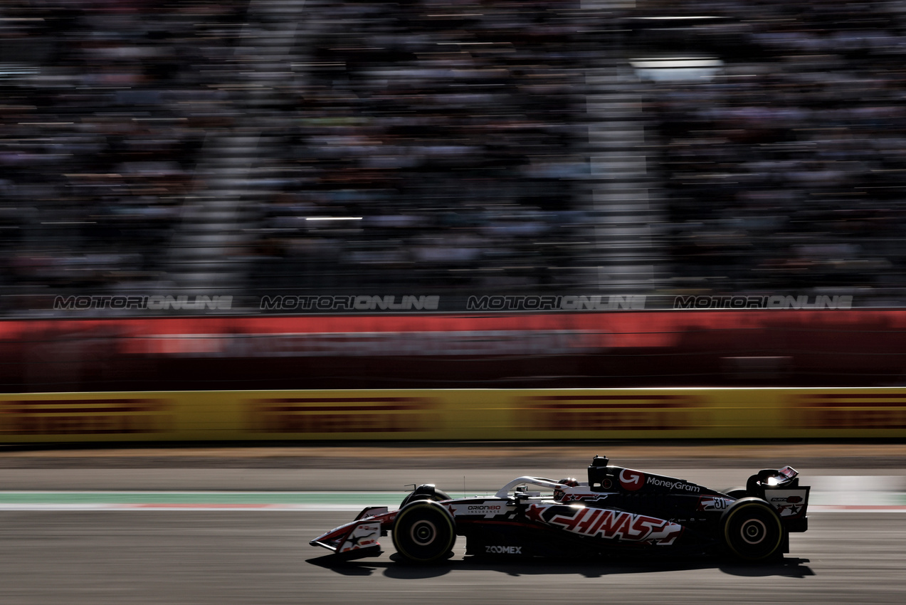 GP USA, Esteban Ocon (FRA) Haas VF-25.
17.10.2025. Formula 1 World Championship, Rd 19, United States Grand Prix, Austin, Texas, USA, Sprint Qualifiche Day
- www.xpbimages.com, EMail: requests@xpbimages.com © Copyright: Charniaux / XPB Images