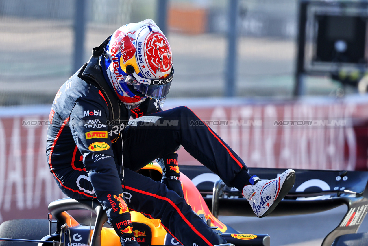 GP USA, Max Verstappen (NLD) Red Bull Racing RB21 in Sprint qualifying parc ferme.
17.10.2025. Formula 1 World Championship, Rd 19, United States Grand Prix, Austin, Texas, USA, Sprint Qualifiche Day
- www.xpbimages.com, EMail: requests@xpbimages.com © Copyright: Charniaux / XPB Images