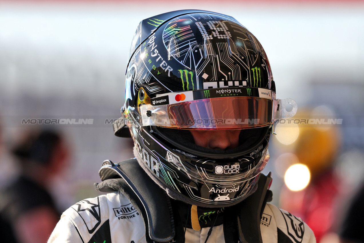 GP USA, Oscar Piastri (AUS) McLaren in Sprint qualifying parc ferme.

17.10.2025. Formula 1 World Championship, Rd 19, United States Grand Prix, Austin, Texas, USA, Sprint Qualifiche Day

- www.xpbimages.com, EMail: requests@xpbimages.com © Copyright: Charniaux / XPB Images