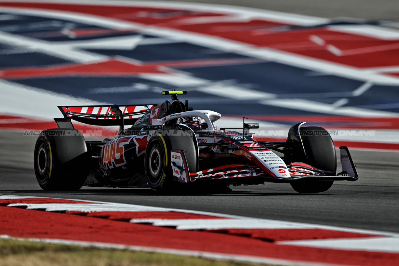 GP USA, Oliver Bearman (GBR) Haas VF-25.

17.10.2025. Formula 1 World Championship, Rd 19, United States Grand Prix, Austin, Texas, USA, Sprint Qualifiche Day

- www.xpbimages.com, EMail: requests@xpbimages.com © Copyright: Price	/ XPB Images