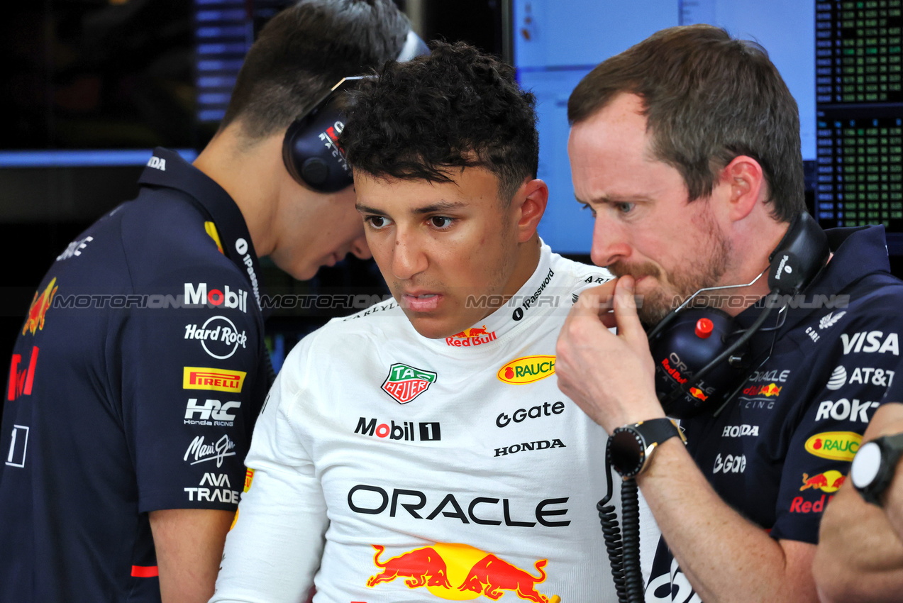 TEST ABU DHABI, Isack Hadjar (FRA) Red Bull Racing.
09.12.2025. Formula 1 Testing, Yas Marina Circuit, Abu Dhabi, Tuesday.
- www.xpbimages.com, EMail: requests@xpbimages.com © Copyright: Charniaux / XPB Images