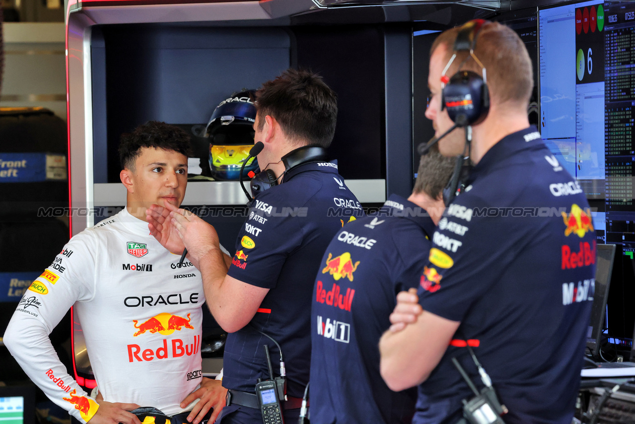 TEST ABU DHABI, Isack Hadjar (FRA) Red Bull Racing.

09.12.2025. Formula 1 Testing, Yas Marina Circuit, Abu Dhabi, Tuesday.

- www.xpbimages.com, EMail: requests@xpbimages.com © Copyright: Charniaux / XPB Images
