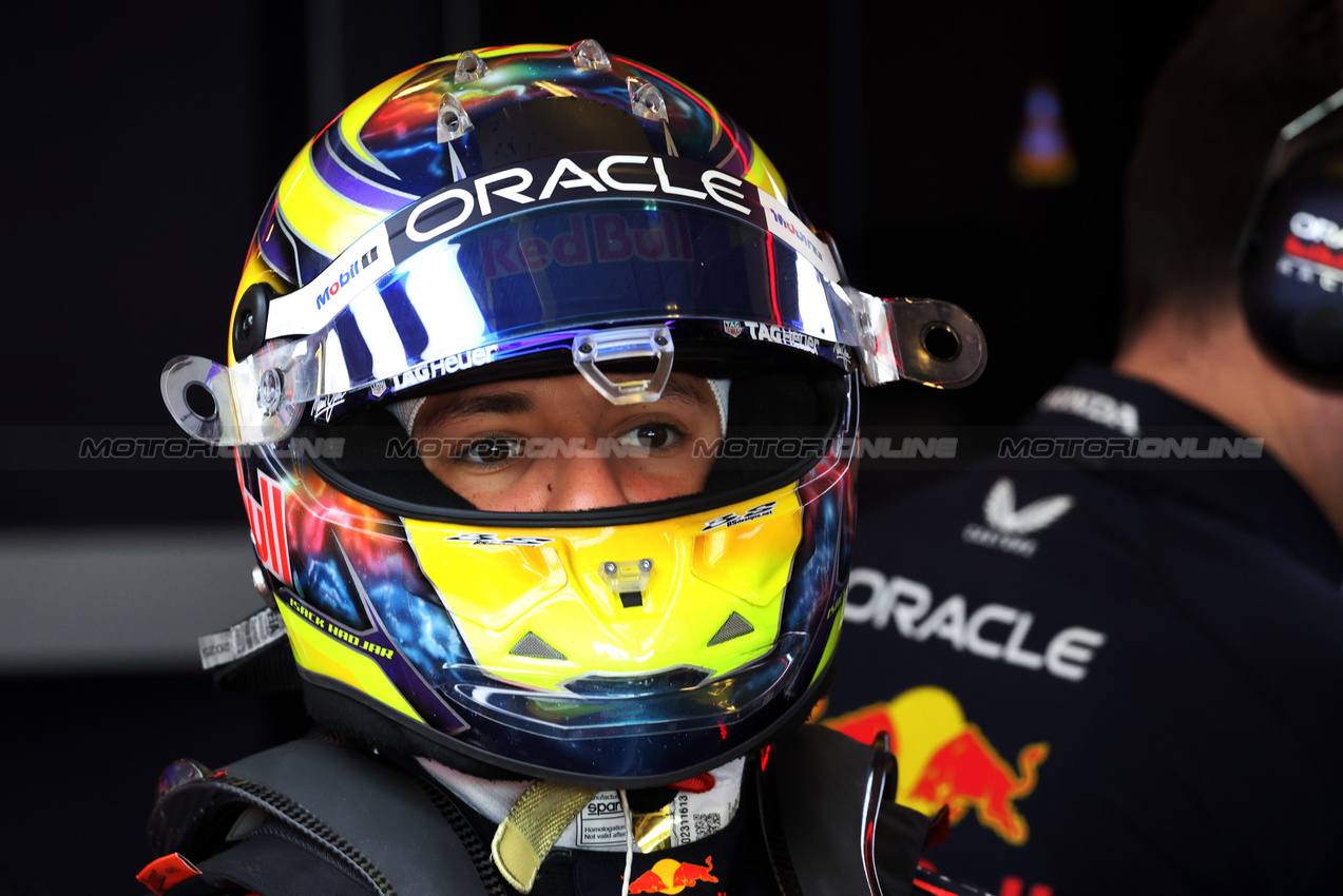 TEST ABU DHABI, Isack Hadjar (FRA) Red Bull Racing.
09.12.2025. Formula 1 Testing, Yas Marina Circuit, Abu Dhabi, Tuesday.
- www.xpbimages.com, EMail: requests@xpbimages.com © Copyright: Charniaux / XPB Images