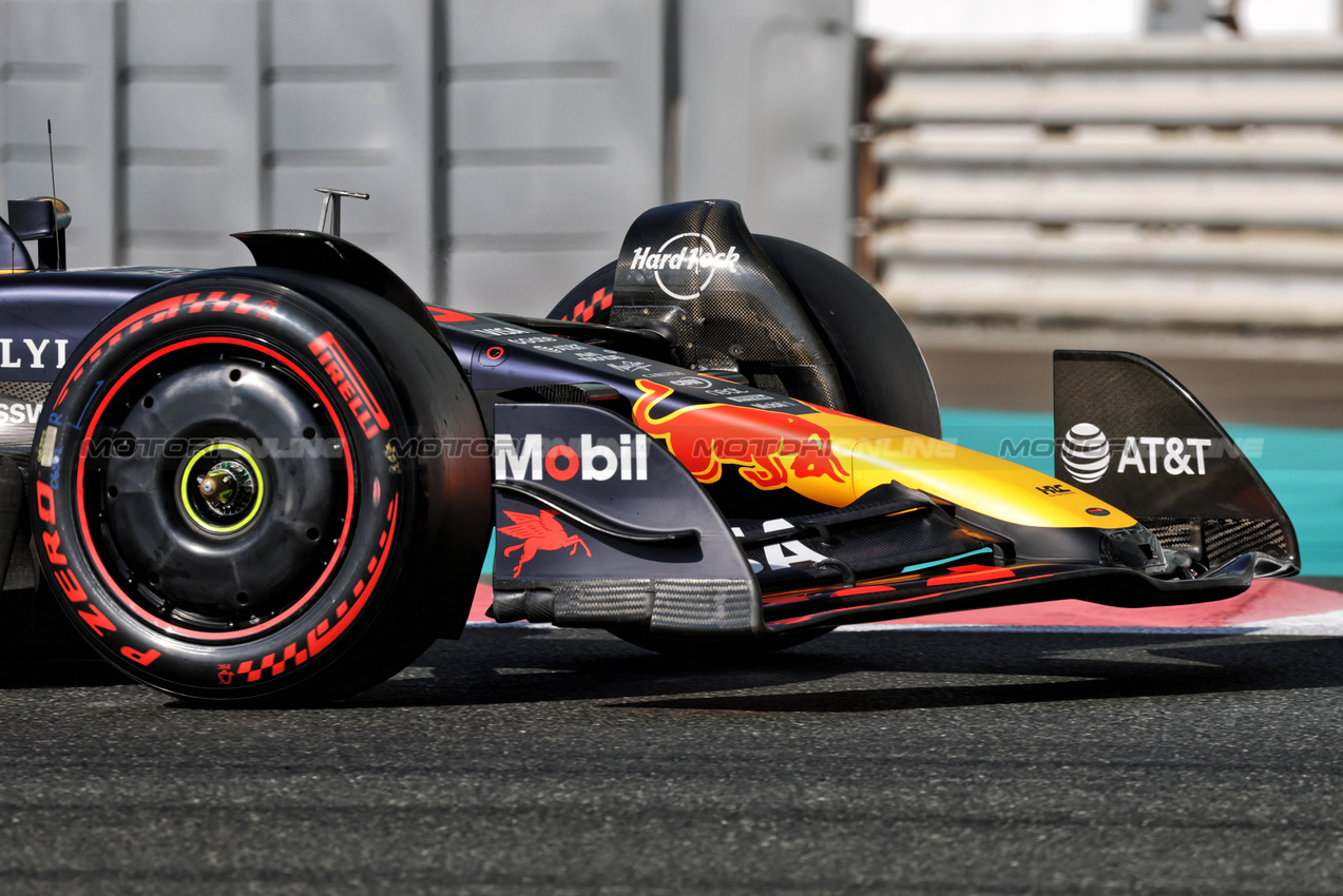 TEST ABU DHABI, Arvid Lindblad (GBR) Racing Bulls VCARB 02 - front wing.
09.12.2025. Formula 1 Testing, Yas Marina Circuit, Abu Dhabi, Tuesday.
- www.xpbimages.com, EMail: requests@xpbimages.com © Copyright: Moy / XPB Images
