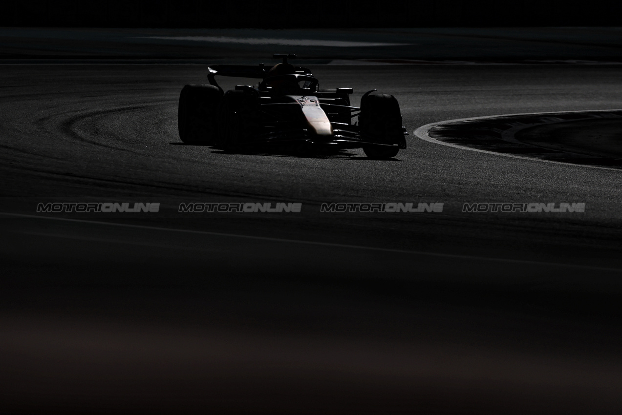 TEST ABU DHABI, Ayumu Iwasa (JPN) Red Bull Racing RB21 Test Driver.
09.12.2025. Formula 1 Testing, Yas Marina Circuit, Abu Dhabi, Tuesday.
- www.xpbimages.com, EMail: requests@xpbimages.com © Copyright: Moy / XPB Images