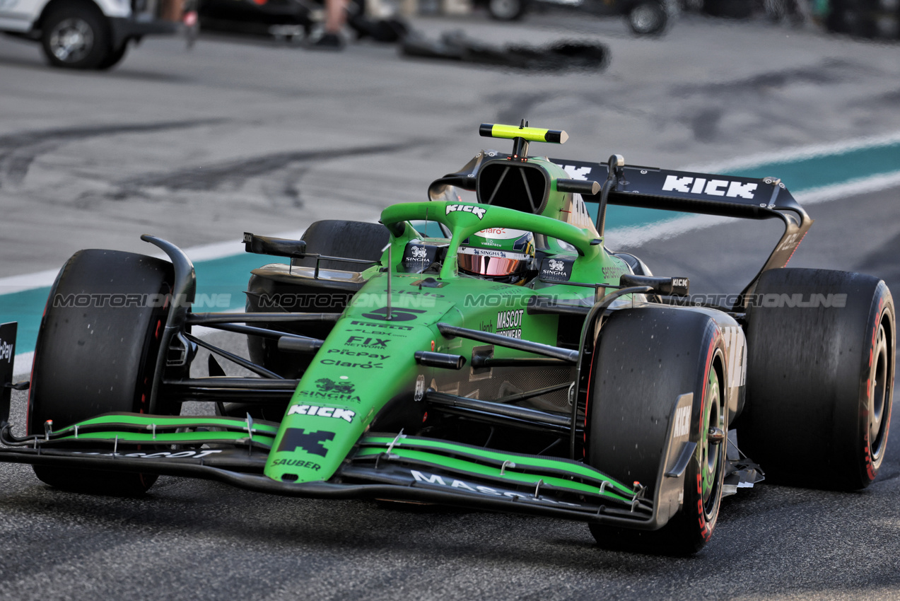 TEST ABU DHABI, Gabriel Bortoleto (BRA) Sauber C45.
09.12.2025. Formula 1 Testing, Yas Marina Circuit, Abu Dhabi, Tuesday.
- www.xpbimages.com, EMail: requests@xpbimages.com © Copyright: Moy / XPB Images
