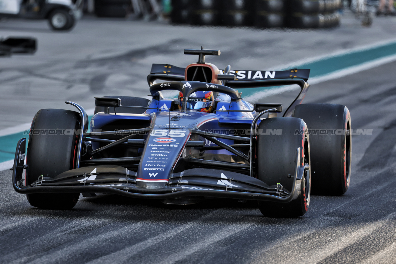 TEST ABU DHABI, Carlos Sainz (ESP) Atlassian Williams Racing FW47.
09.12.2025. Formula 1 Testing, Yas Marina Circuit, Abu Dhabi, Tuesday.
- www.xpbimages.com, EMail: requests@xpbimages.com © Copyright: Moy / XPB Images