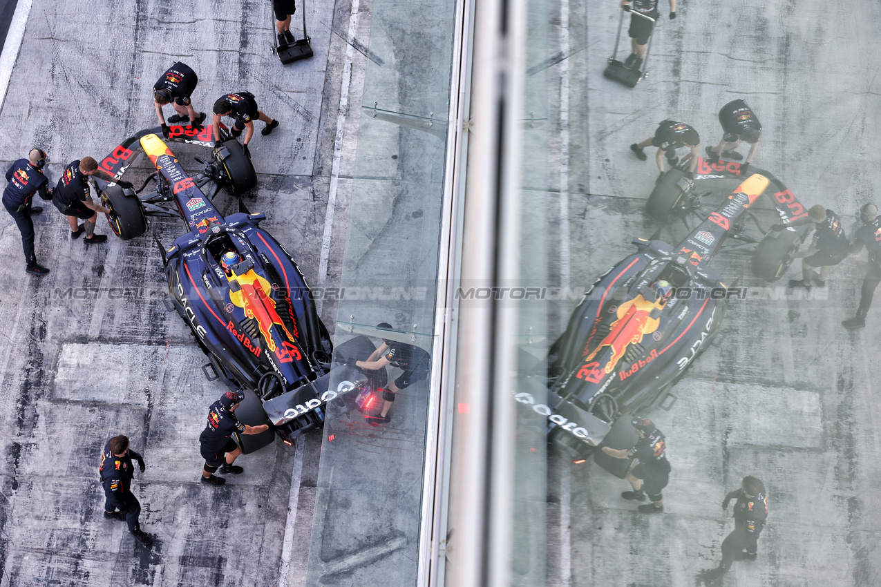 TEST ABU DHABI, Ayumu Iwasa (JPN) Red Bull Racing RB21 Test Driver.
09.12.2025. Formula 1 Testing, Yas Marina Circuit, Abu Dhabi, Tuesday.
- www.xpbimages.com, EMail: requests@xpbimages.com © Copyright: Bearne / XPB Images