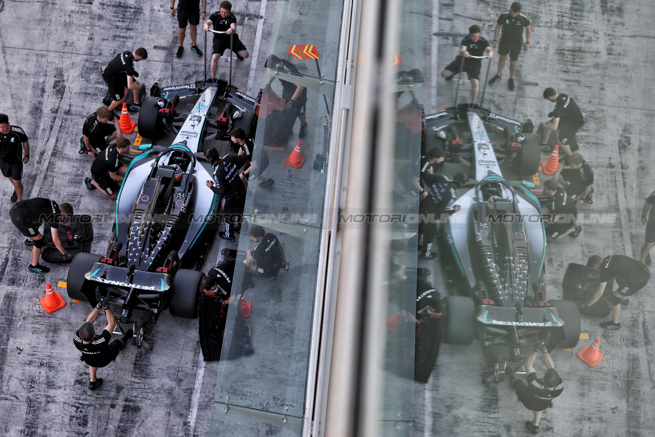 TEST ABU DHABI, Andrea Kimi Antonelli (ITA) Mercedes AMG F1 W16.

09.12.2025. Formula 1 Testing, Yas Marina Circuit, Abu Dhabi, Tuesday.

- www.xpbimages.com, EMail: requests@xpbimages.com © Copyright: Bearne / XPB Images
