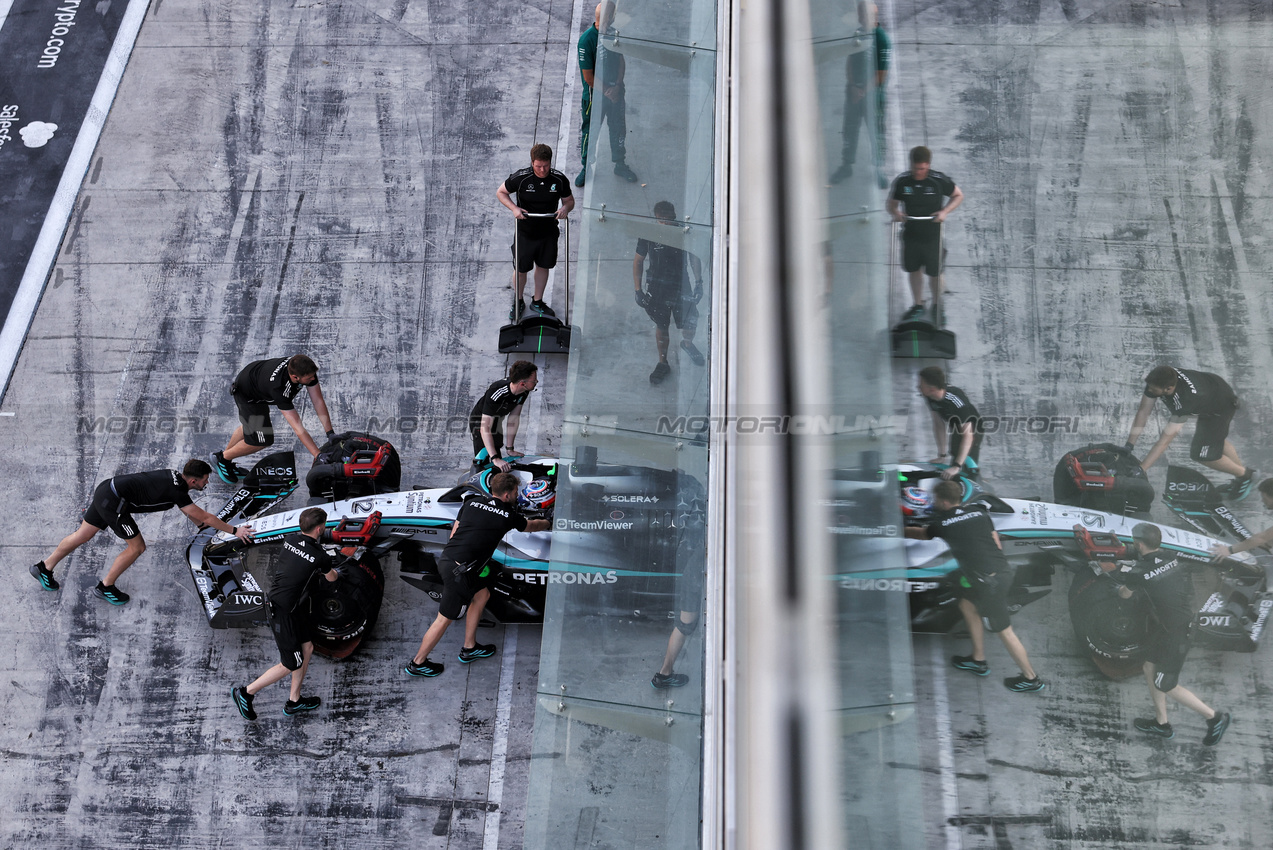 TEST ABU DHABI, Andrea Kimi Antonelli (ITA) Mercedes AMG F1 W16.
09.12.2025. Formula 1 Testing, Yas Marina Circuit, Abu Dhabi, Tuesday.
- www.xpbimages.com, EMail: requests@xpbimages.com © Copyright: Bearne / XPB Images