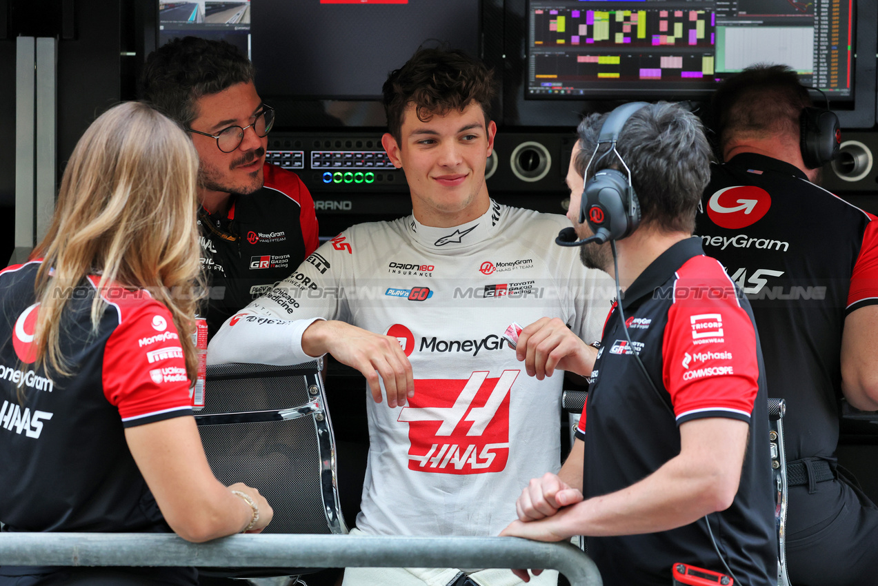 TEST ABU DHABI, Oliver Bearman (GBR) Haas F1 Team.
09.12.2025. Formula 1 Testing, Yas Marina Circuit, Abu Dhabi, Tuesday.
- www.xpbimages.com, EMail: requests@xpbimages.com © Copyright: Charniaux / XPB Images