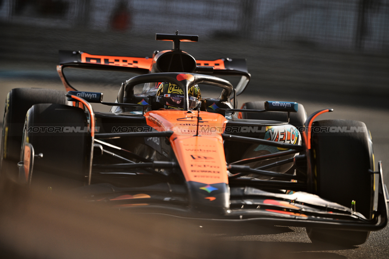TEST ABU DHABI, Lando Norris (GBR) McLaren MCL39.
09.12.2025. Formula 1 Testing, Yas Marina Circuit, Abu Dhabi, Tuesday.
- www.xpbimages.com, EMail: requests@xpbimages.com © Copyright: Price / XPB Images