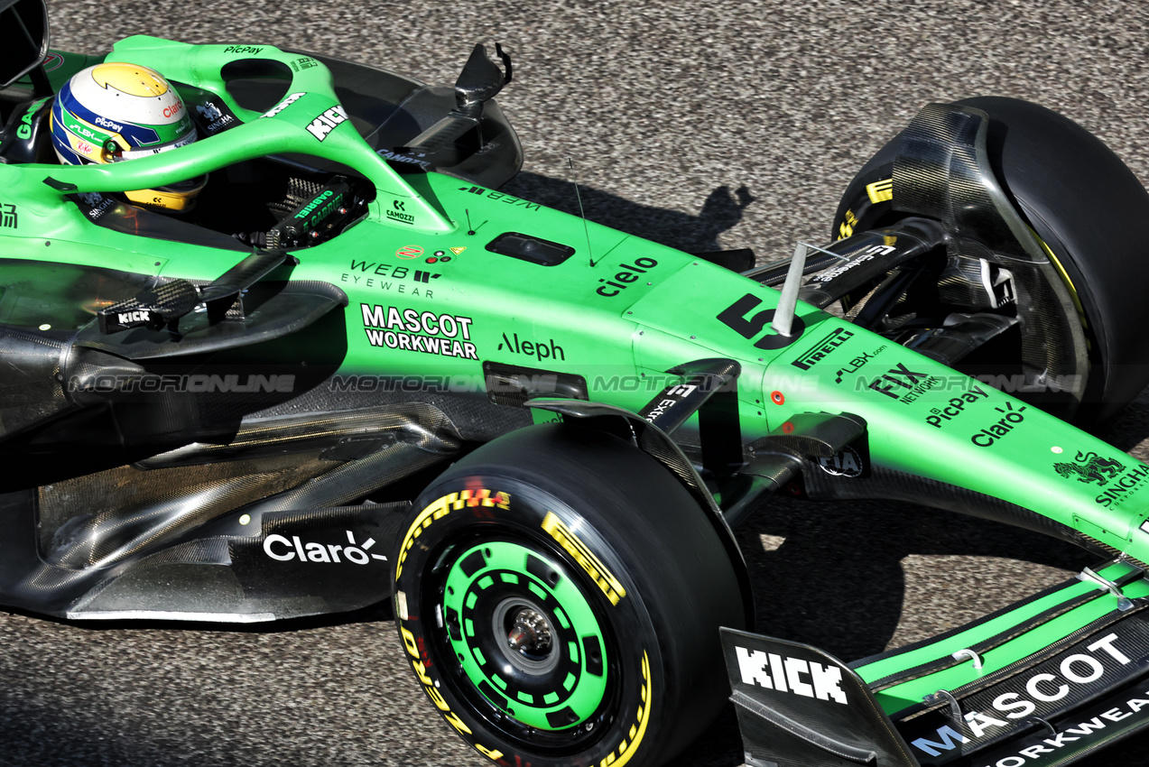 TEST ABU DHABI, Gabriel Bortoleto (BRA) Sauber C45.
09.12.2025. Formula 1 Testing, Yas Marina Circuit, Abu Dhabi, Tuesday.
- www.xpbimages.com, EMail: requests@xpbimages.com © Copyright: Bearne / XPB Images