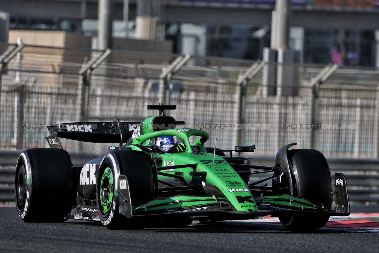 TEST ABU DHABI, Paul Aron (EST) Sauber C45.
09.12.2025. Formula 1 Testing, Yas Marina Circuit, Abu Dhabi, Tuesday.
- www.xpbimages.com, EMail: requests@xpbimages.com © Copyright: Moy / XPB Images