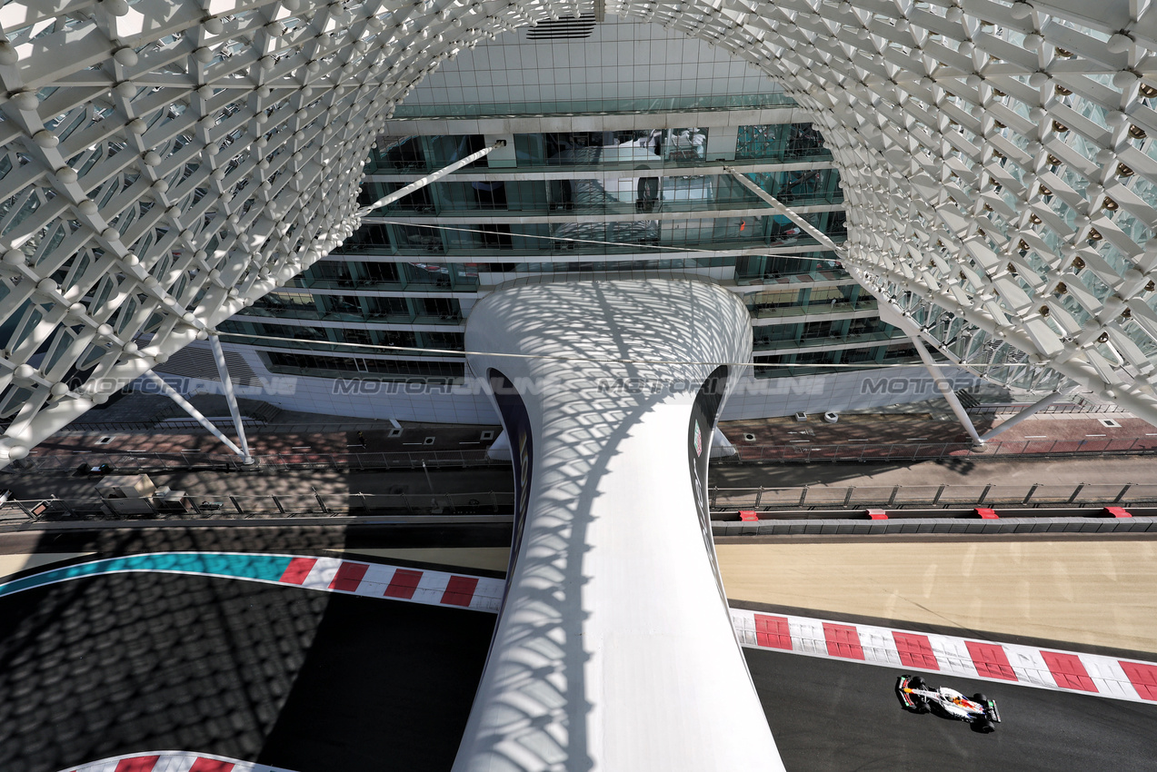 TEST ABU DHABI, Arvid Lindblad (GBR) Racing Bulls VCARB 02.
09.12.2025. Formula 1 Testing, Yas Marina Circuit, Abu Dhabi, Tuesday.
- www.xpbimages.com, EMail: requests@xpbimages.com © Copyright: Moy / XPB Images