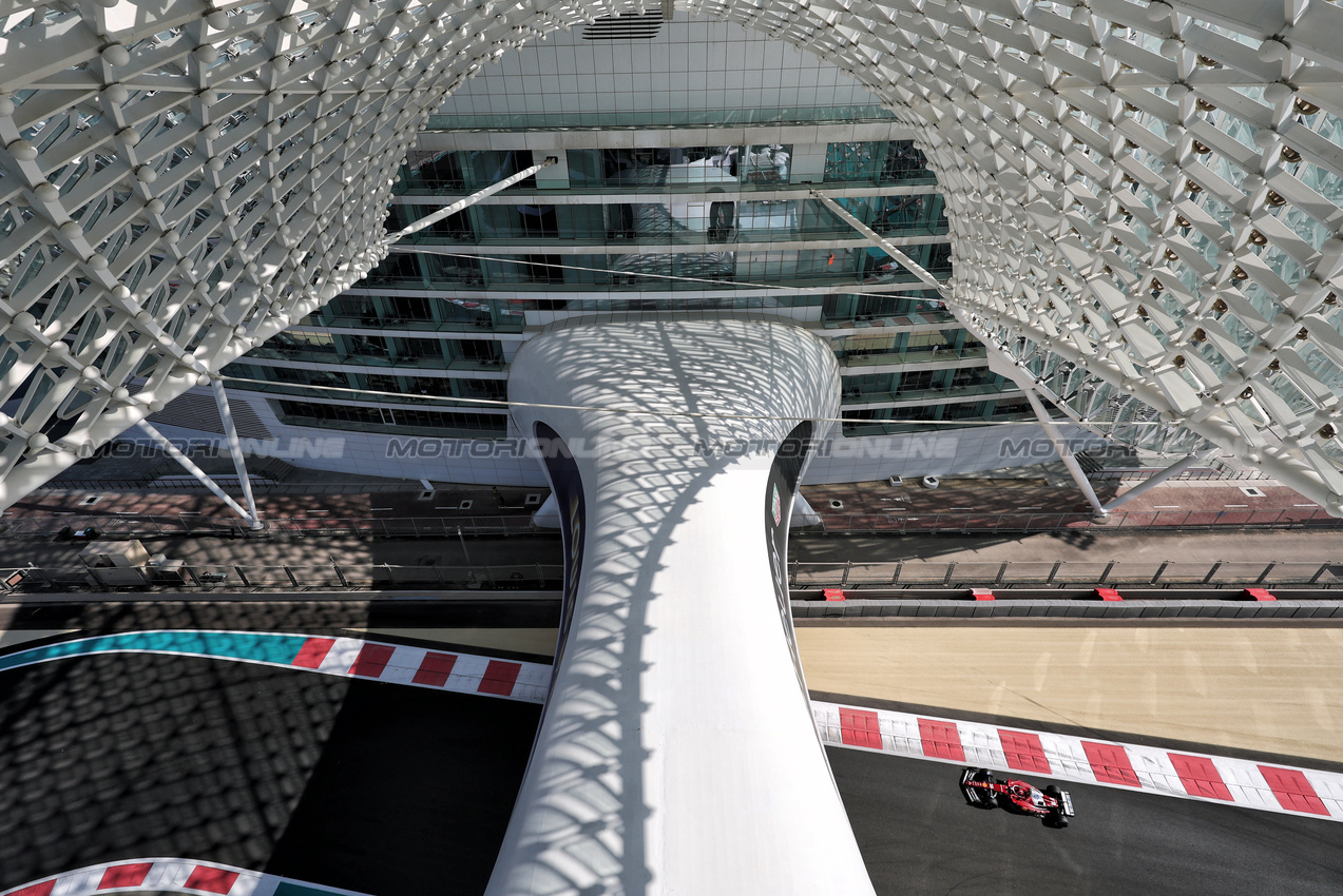 TEST ABU DHABI, Charles Leclerc (MON) Ferrari SF-25.
09.12.2025. Formula 1 Testing, Yas Marina Circuit, Abu Dhabi, Tuesday.
- www.xpbimages.com, EMail: requests@xpbimages.com © Copyright: Moy / XPB Images