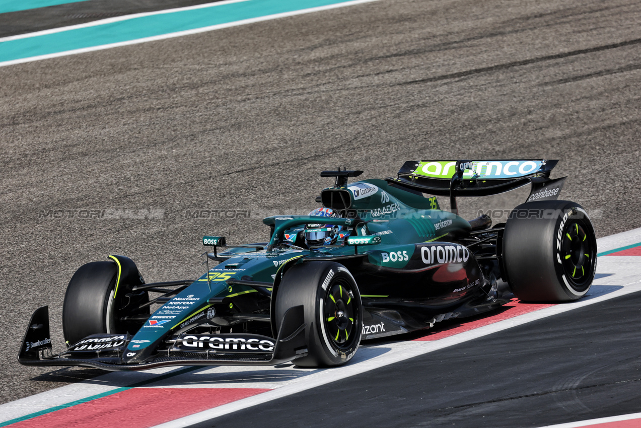 TEST ABU DHABI, Jak Crawford (USA) Aston Martin F1 Team AMR25 Development Driver.

09.12.2025. Formula 1 Testing, Yas Marina Circuit, Abu Dhabi, Tuesday.

- www.xpbimages.com, EMail: requests@xpbimages.com © Copyright: Moy / XPB Images
