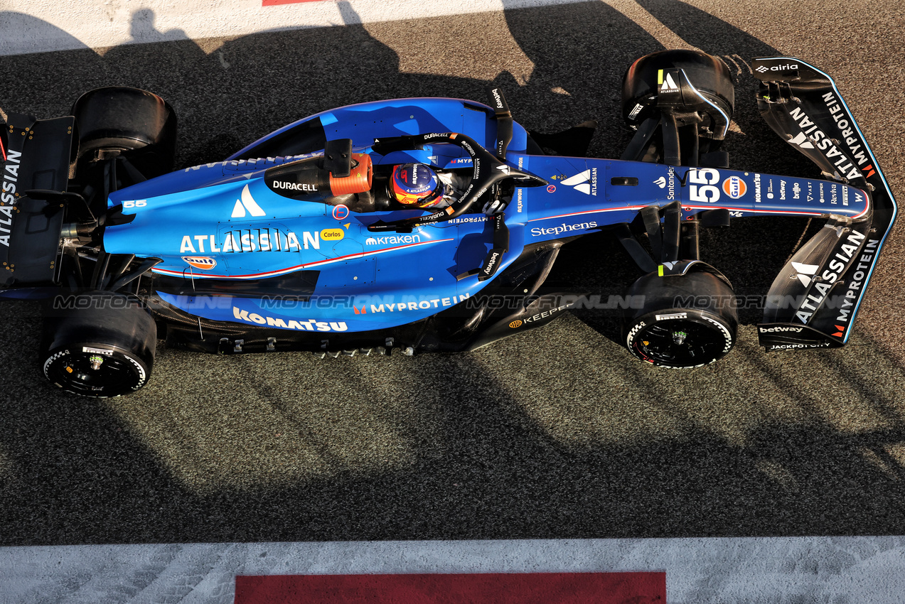 TEST ABU DHABI, Carlos Sainz (ESP) Atlassian Williams Racing FW47.

09.12.2025. Formula 1 Testing, Yas Marina Circuit, Abu Dhabi, Tuesday.

- www.xpbimages.com, EMail: requests@xpbimages.com © Copyright: Bearne / XPB Images