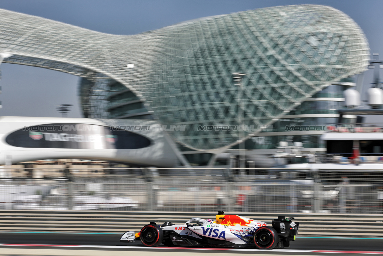 TEST ABU DHABI, Liam Lawson (NZL) Racing Bulls VCARB 02.
09.12.2025. Formula 1 Testing, Yas Marina Circuit, Abu Dhabi, Tuesday.
- www.xpbimages.com, EMail: requests@xpbimages.com © Copyright: Moy / XPB Images