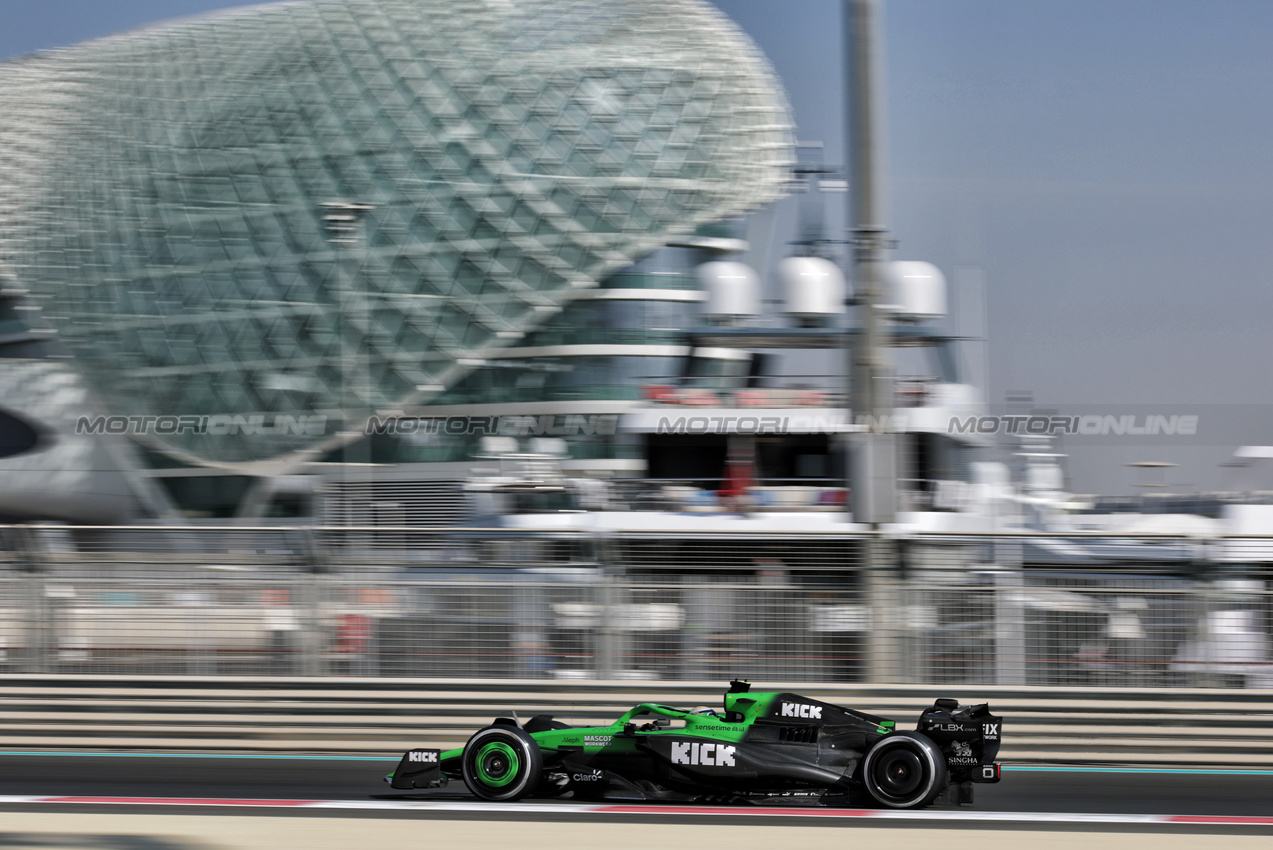TEST ABU DHABI, Gabriel Bortoleto (BRA) Sauber C45.
09.12.2025. Formula 1 Testing, Yas Marina Circuit, Abu Dhabi, Tuesday.
- www.xpbimages.com, EMail: requests@xpbimages.com © Copyright: Moy / XPB Images