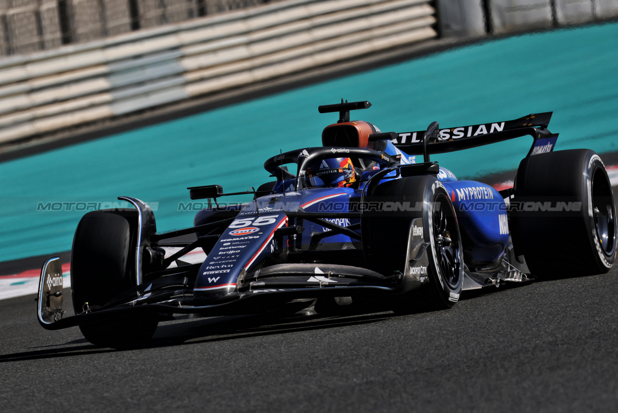 TEST ABU DHABI, Carlos Sainz (ESP) Atlassian Williams Racing FW47.
09.12.2025. Formula 1 Testing, Yas Marina Circuit, Abu Dhabi, Tuesday.
- www.xpbimages.com, EMail: requests@xpbimages.com © Copyright: Moy / XPB Images