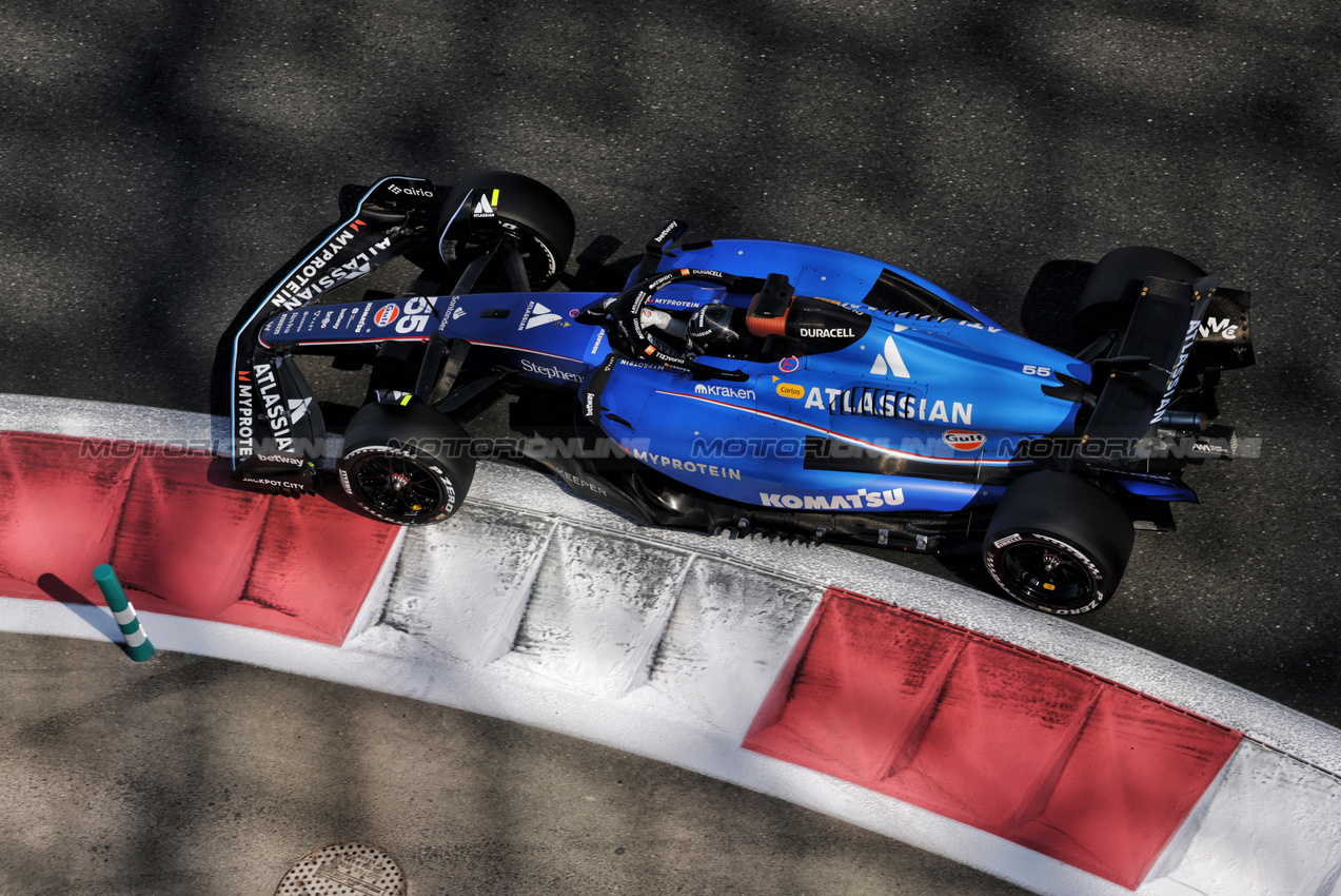 TEST ABU DHABI, Carlos Sainz (ESP) Atlassian Williams Racing FW47.
09.12.2025. Formula 1 Testing, Yas Marina Circuit, Abu Dhabi, Tuesday.
- www.xpbimages.com, EMail: requests@xpbimages.com © Copyright: Moy / XPB Images
