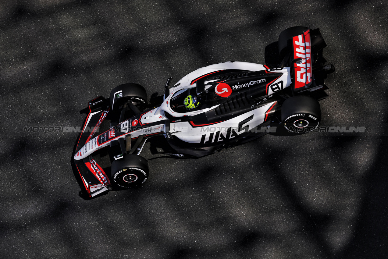 TEST ABU DHABI, Oliver Bearman (GBR) Haas VF-25.
09.12.2025. Formula 1 Testing, Yas Marina Circuit, Abu Dhabi, Tuesday.
- www.xpbimages.com, EMail: requests@xpbimages.com © Copyright: Moy / XPB Images