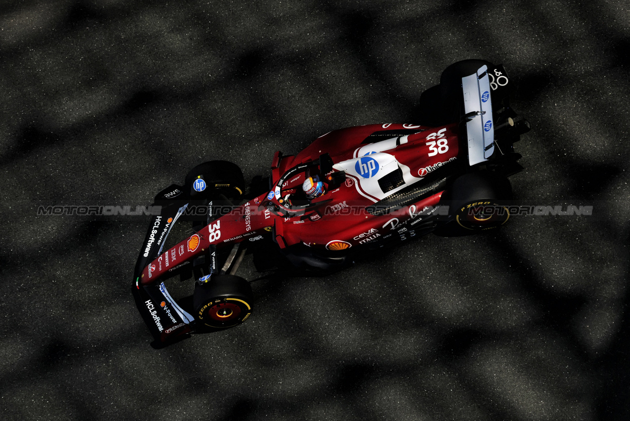 TEST ABU DHABI, Dino Beganovic (SWE) Ferrari SF-25 Academy Driver.
09.12.2025. Formula 1 Testing, Yas Marina Circuit, Abu Dhabi, Tuesday.
- www.xpbimages.com, EMail: requests@xpbimages.com © Copyright: Moy / XPB Images