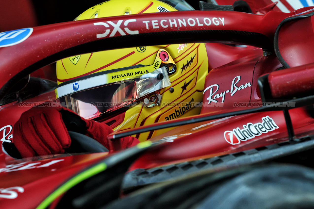 TEST ABU DHABI, Lewis Hamilton (GBR) Ferrari SF-25.

09.12.2025. Formula 1 Testing, Yas Marina Circuit, Abu Dhabi, Tuesday.

- www.xpbimages.com, EMail: requests@xpbimages.com © Copyright: Charniaux / XPB Images