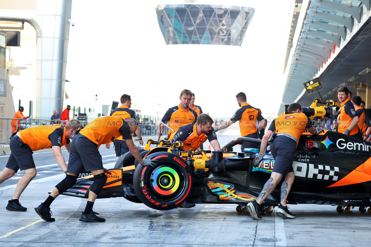 TEST ABU DHABI, Pato O'Ward (MEX) McLaren MCL39 Reserve Driver.

09.12.2025. Formula 1 Testing, Yas Marina Circuit, Abu Dhabi, Tuesday.

- www.xpbimages.com, EMail: requests@xpbimages.com © Copyright: Bearne / XPB Images