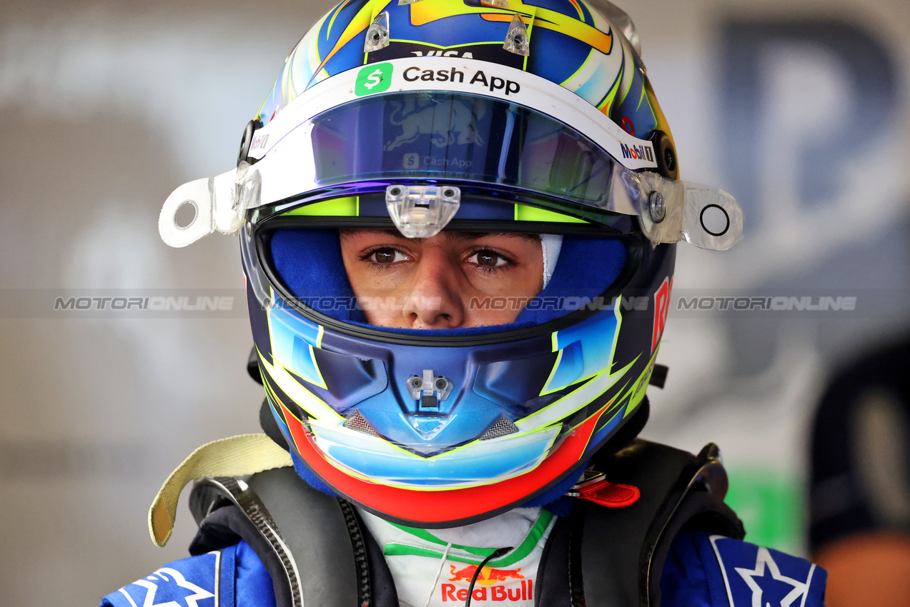 TEST ABU DHABI, Arvid Lindblad (GBR) Racing Bulls.
09.12.2025. Formula 1 Testing, Yas Marina Circuit, Abu Dhabi, Tuesday.
- www.xpbimages.com, EMail: requests@xpbimages.com © Copyright: Charniaux / XPB Images
