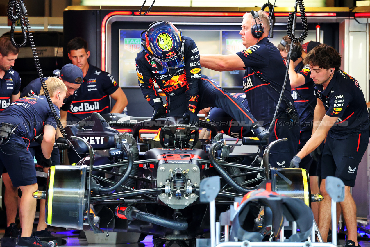 TEST ABU DHABI, Ayumu Iwasa (JPN) Red Bull Racing RB21 Test Driver.
09.12.2025. Formula 1 Testing, Yas Marina Circuit, Abu Dhabi, Tuesday.
- www.xpbimages.com, EMail: requests@xpbimages.com © Copyright: Charniaux / XPB Images
