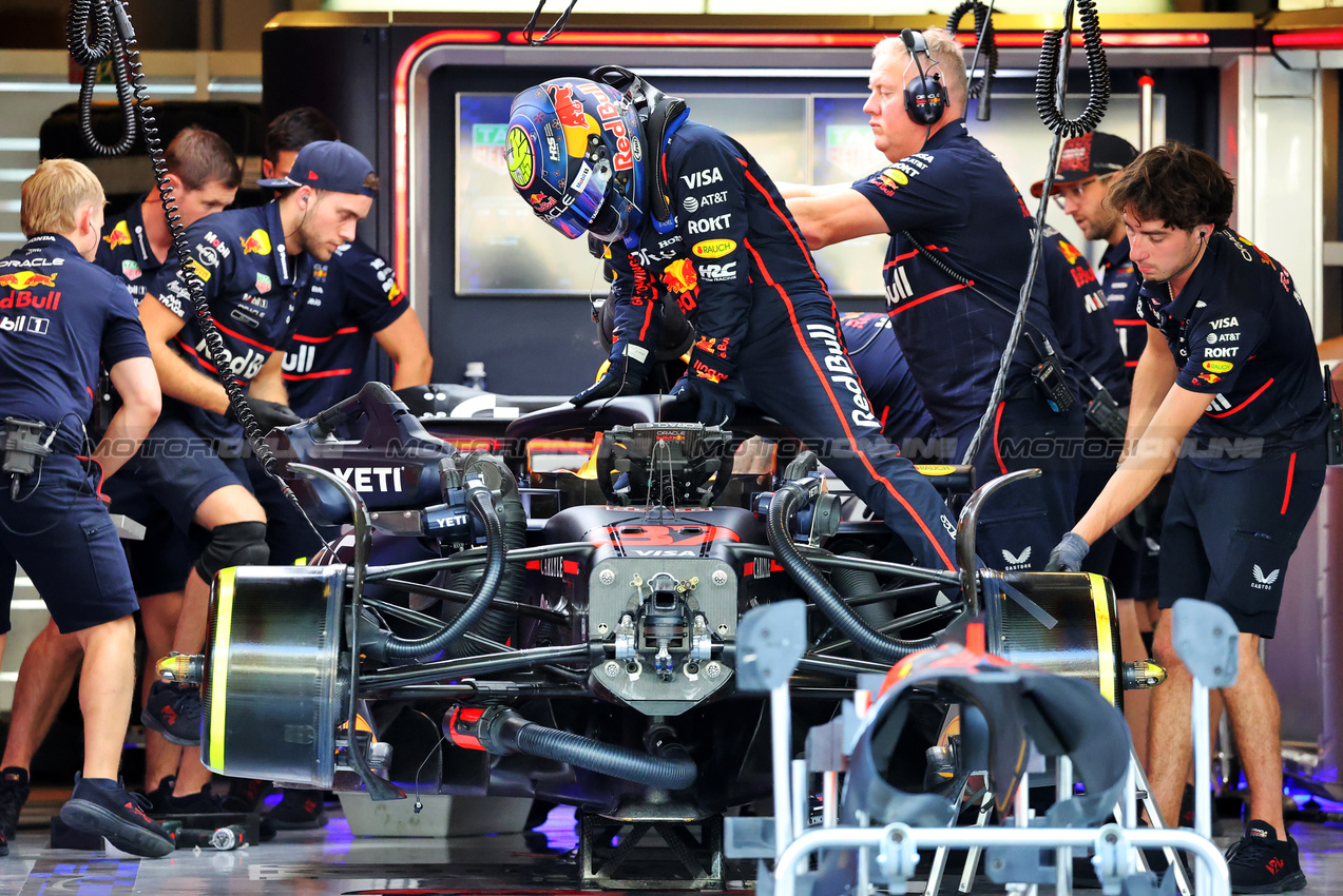 TEST ABU DHABI, Ayumu Iwasa (JPN) Red Bull Racing RB21 Test Driver.

09.12.2025. Formula 1 Testing, Yas Marina Circuit, Abu Dhabi, Tuesday.

- www.xpbimages.com, EMail: requests@xpbimages.com © Copyright: Charniaux / XPB Images