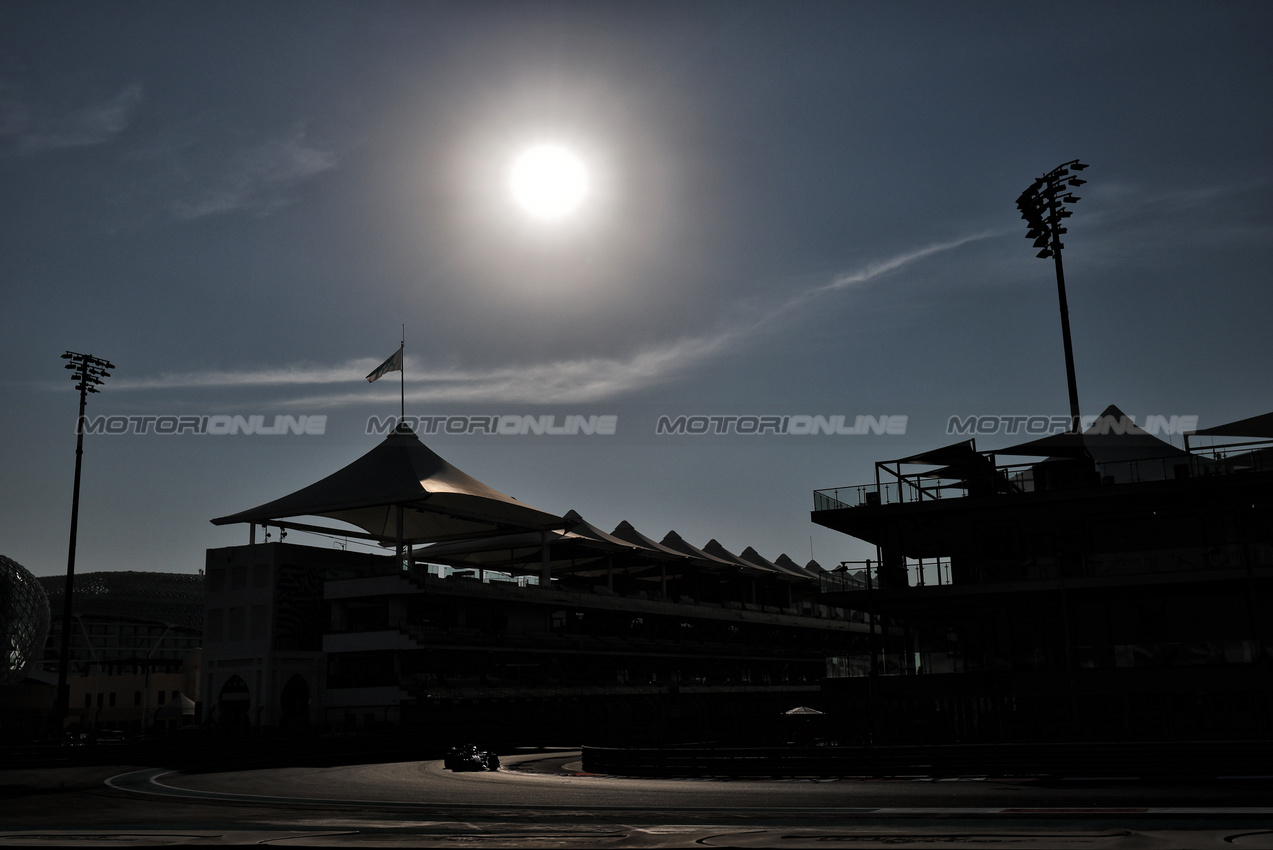 TEST ABU DHABI, An Alpine F1 Team A525.
09.12.2025. Formula 1 Testing, Yas Marina Circuit, Abu Dhabi, Tuesday.
- www.xpbimages.com, EMail: requests@xpbimages.com © Copyright: Moy / XPB Images