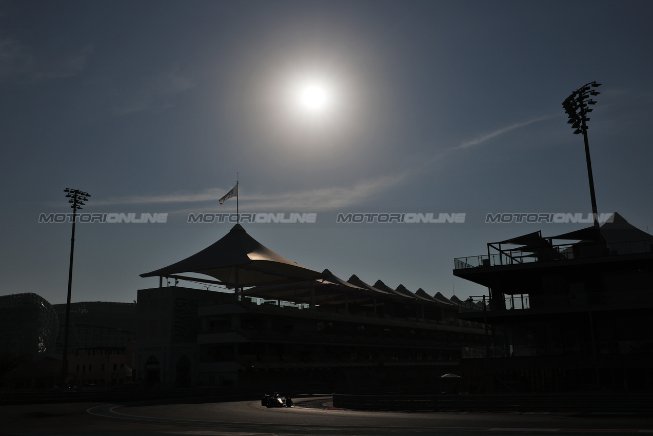 TEST ABU DHABI, A Racing Bulls VCARB 02.
09.12.2025. Formula 1 Testing, Yas Marina Circuit, Abu Dhabi, Tuesday.
- www.xpbimages.com, EMail: requests@xpbimages.com © Copyright: Moy / XPB Images