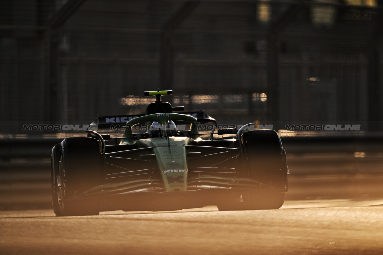 TEST ABU DHABI, Nico Hulkenberg (GER) Sauber C45.
09.12.2025. Formula 1 Testing, Yas Marina Circuit, Abu Dhabi, Tuesday.
- www.xpbimages.com, EMail: requests@xpbimages.com © Copyright: Price / XPB Images