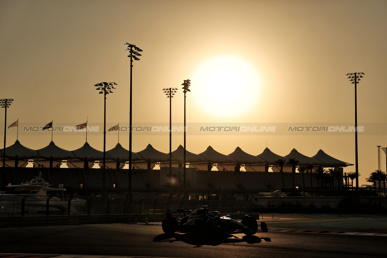 TEST ABU DHABI, Nico Hulkenberg (GER) Sauber C45.
09.12.2025. Formula 1 Testing, Yas Marina Circuit, Abu Dhabi, Tuesday.
- www.xpbimages.com, EMail: requests@xpbimages.com © Copyright: Moy / XPB Images