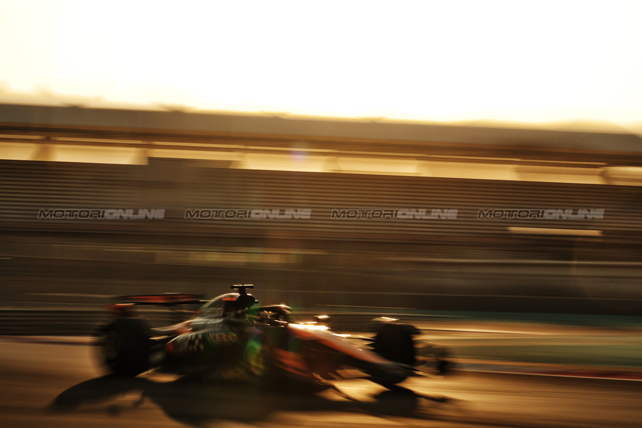 TEST ABU DHABI, Pato O'Ward (MEX) McLaren MCL39 Reserve Driver.
09.12.2025. Formula 1 Testing, Yas Marina Circuit, Abu Dhabi, Tuesday.
- www.xpbimages.com, EMail: requests@xpbimages.com © Copyright: Moy / XPB Images