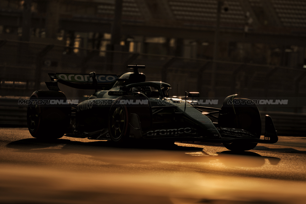 TEST ABU DHABI, Jak Crawford (USA) Aston Martin F1 Team AMR25 Development Driver.

09.12.2025. Formula 1 Testing, Yas Marina Circuit, Abu Dhabi, Tuesday.

- www.xpbimages.com, EMail: requests@xpbimages.com © Copyright: Moy / XPB Images